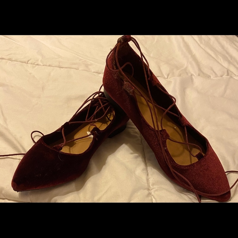 MOSSIMO Sz 8 Flat tie up shoes